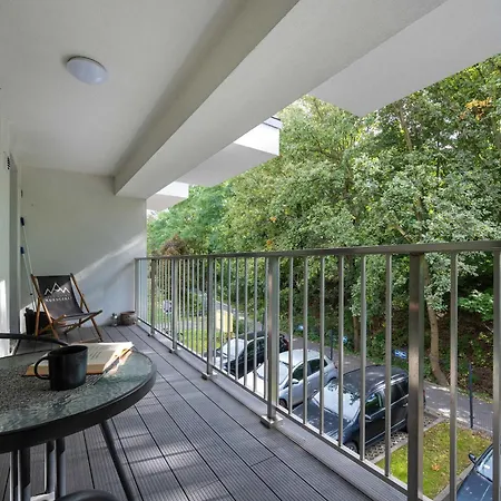 Elegancki Z Parkingiem I Umeblowanym Balkonem We Wroclawiu By Renters