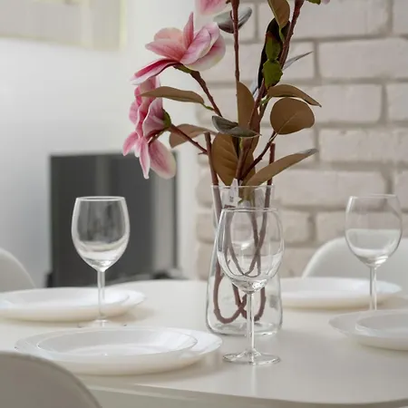 شقة Elegancki Z Parkingiem I Umeblowanym Balkonem We Wroclawiu By Renters فروتسواف