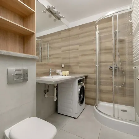 Elegancki Z Parkingiem I Umeblowanym Balkonem We Wroclawiu By Renters * فروتسواف