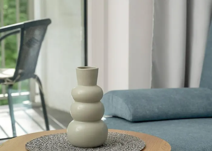 Elegancki Z Parkingiem I Umeblowanym Balkonem We Wroclawiu By Renters דירה ורוצלב