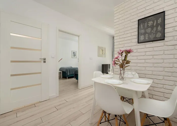 דירה Elegancki Z Parkingiem I Umeblowanym Balkonem We Wroclawiu By Renters ורוצלב