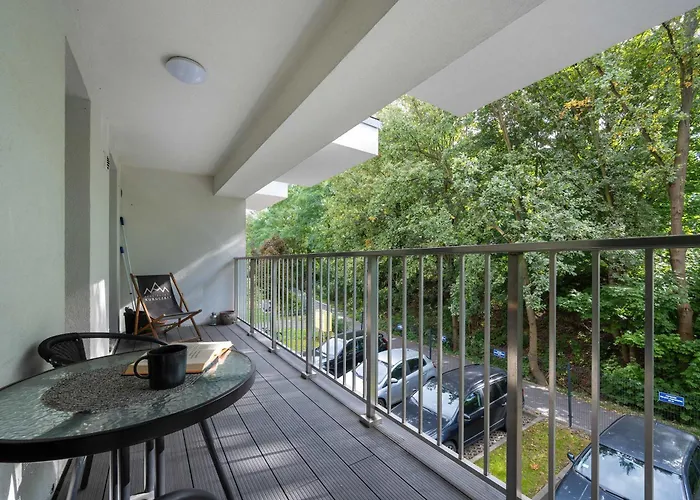 Elegancki Z Parkingiem I Umeblowanym Balkonem We Wroclawiu By Renters