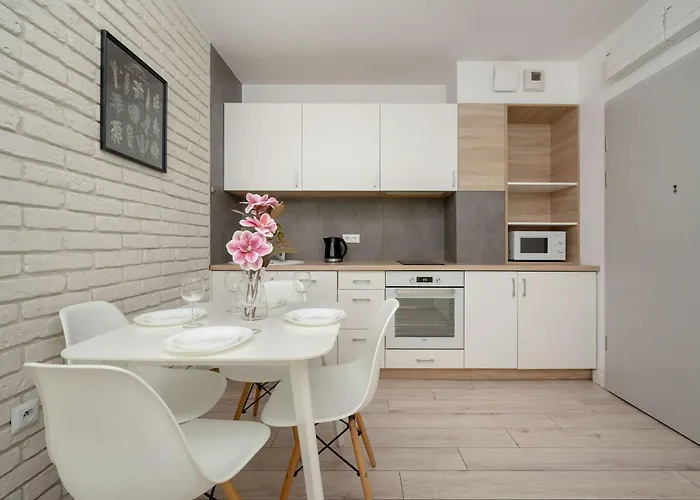 דירה Elegancki Z Parkingiem I Umeblowanym Balkonem We Wroclawiu By Renters