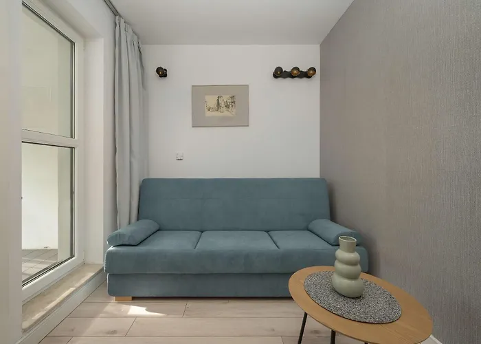 Elegancki Z Parkingiem I Umeblowanym Balkonem We Wroclawiu By Renters *