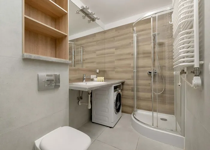 Elegancki Z Parkingiem I Umeblowanym Balkonem We Wroclawiu By Renters * ורוצלב