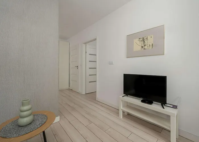 Elegancki Z Parkingiem I Umeblowanym Balkonem We Wroclawiu By Renters *