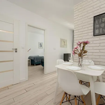 Апартаменти Elegancki Z Parkingiem I Umeblowanym Balkonem We Wroclawiu By Renters Вроцлав