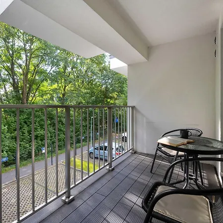 Апартаменти Elegancki Z Parkingiem I Umeblowanym Balkonem We Wroclawiu By Renters *