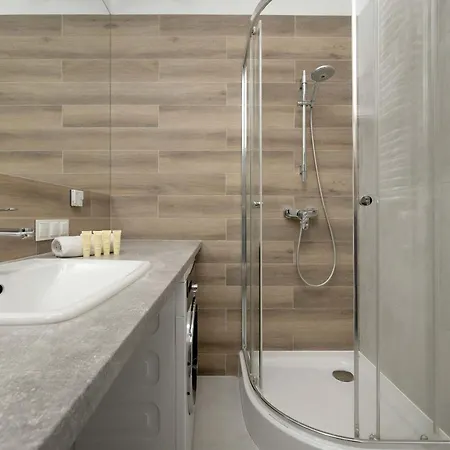 Appartamento Elegancki Z Parkingiem I Umeblowanym Balkonem We Wroclawiu By Renters Breslavia