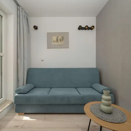 Elegancki Z Parkingiem I Umeblowanym Balkonem We Wroclawiu By Renters *