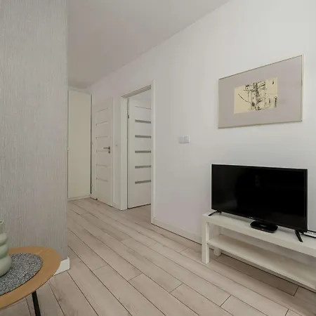 Elegancki Z Parkingiem I Umeblowanym Balkonem We Wroclawiu By Renters *